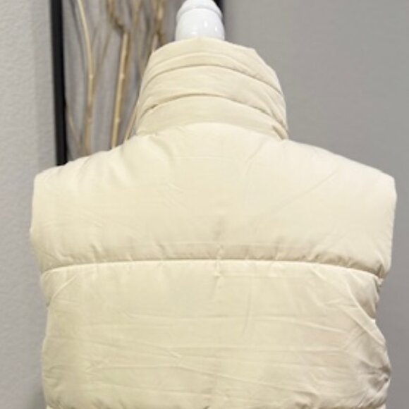 PacSun Women's Puffer Vest - Picture 6 of 16